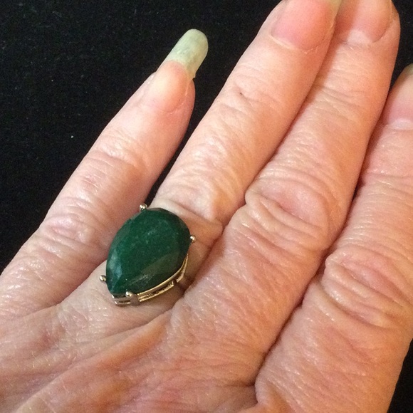 Exquisite Genuine Emerald Ring - Picture 8 of 11